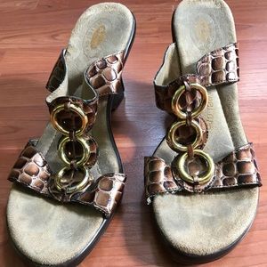 Dr. Scholls’ wedge shoe